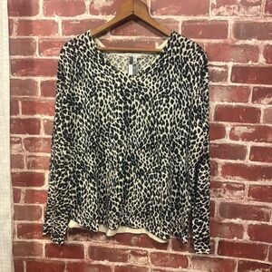 Chic Animal Print Long Sleeve Top